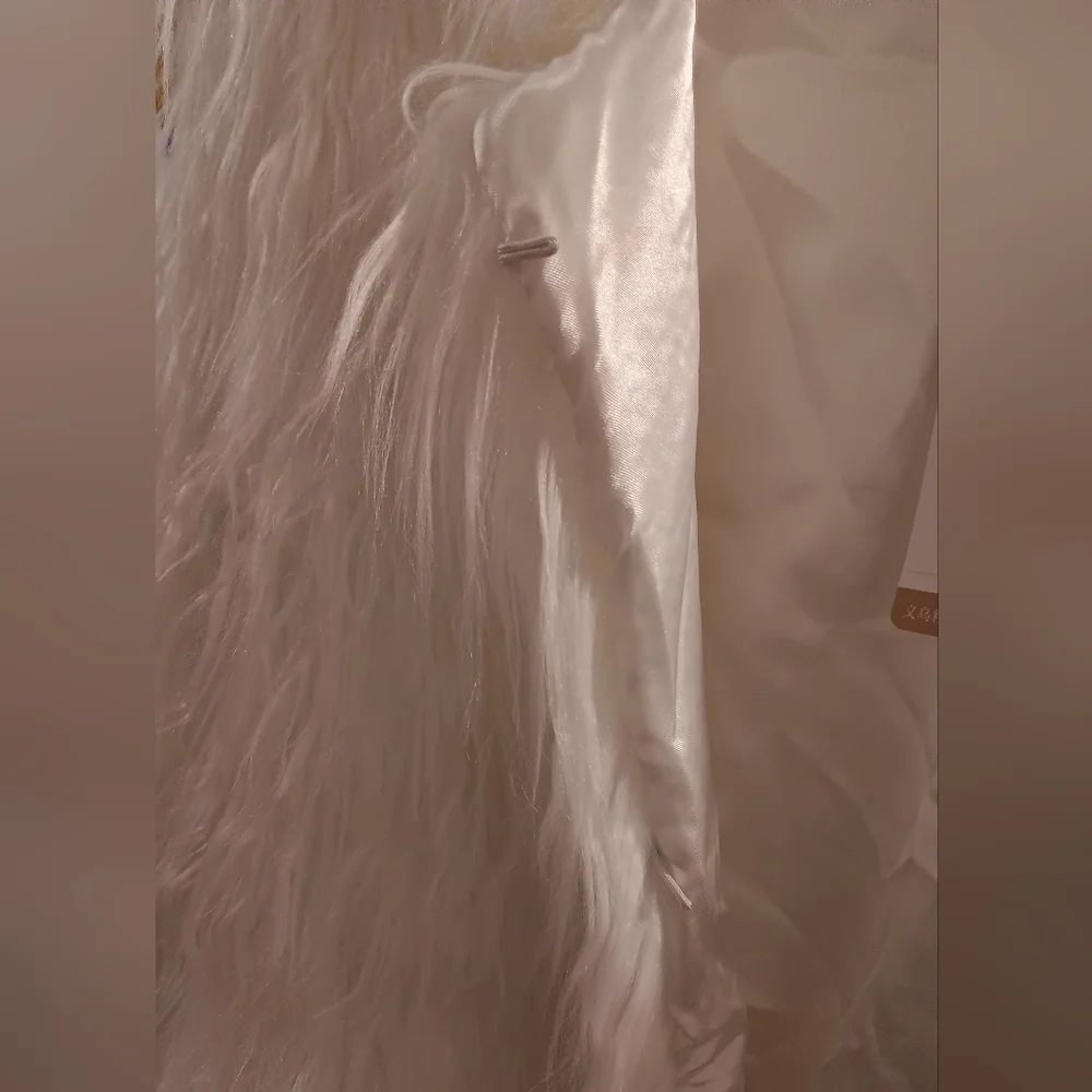 White Faux Fur Jacket XL NWOT - Picture 3 of 5